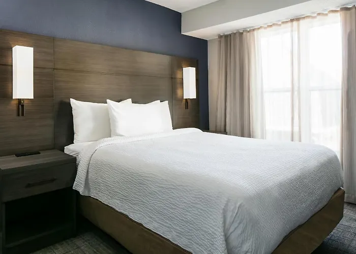 By Marriott South Hotel