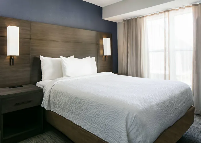 Hotel By Marriott South