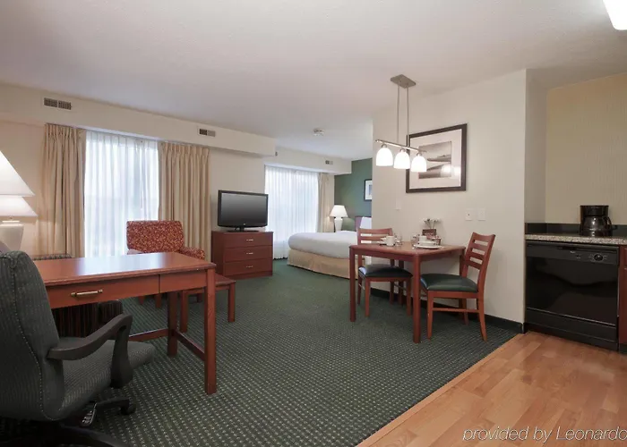 By Marriott South Hotel